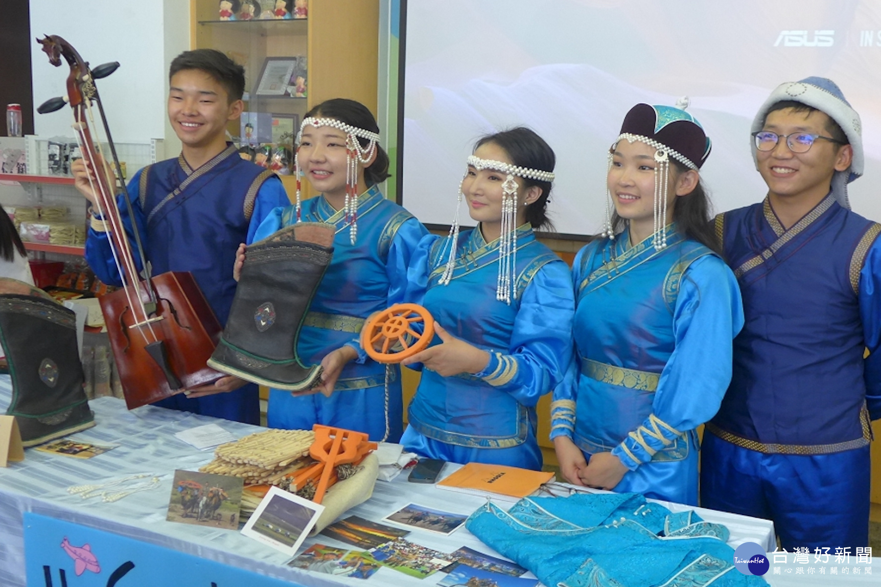 吉爾吉斯和外蒙古的10位志工都是家扶青年。