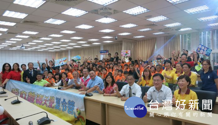 桃園市政府社會局舉辦「愛心天使夏令營」開幕儀式,為弱勢兒童辦理暑假宿營活動拉開序幕。