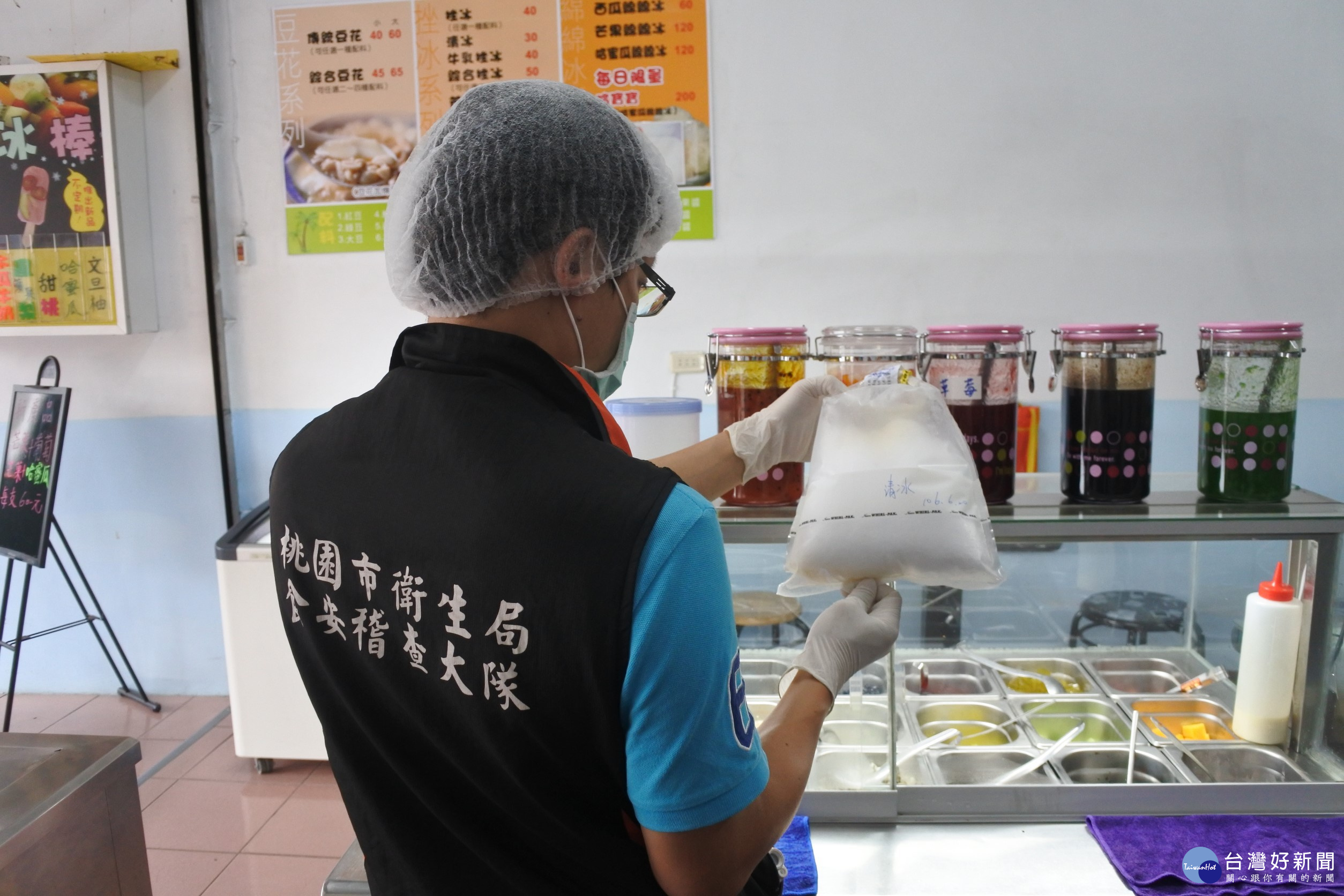 桃園衛生局提醒相關飲冰品業者，落實人員、環境等自主管理，進而避免食品中毒事件之發生。