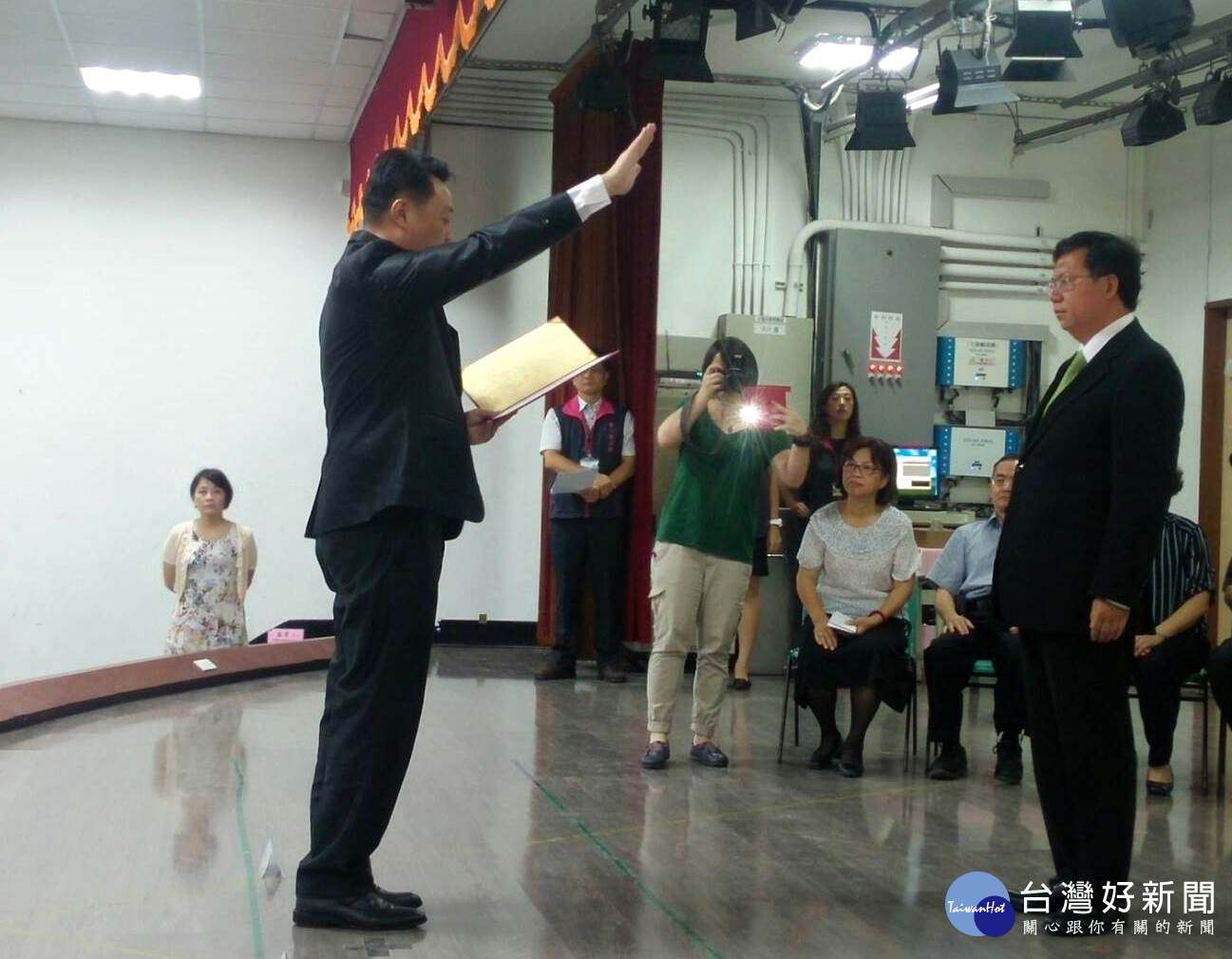 市長鄭文燦親自主持龜山區區長交接就職典禮。
