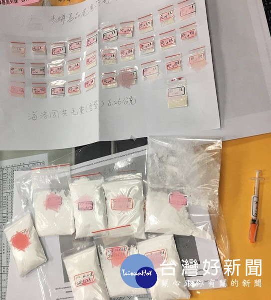 警方於3名男子投宿的旅館房間內,發現一級海洛因、安非他命及1把瓦斯槍、吸食器等證物。(記者陳昭宗拍攝)