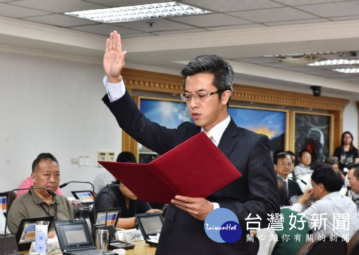 桃園市長鄭文燦主持「研究發展考核委員會主任委員宣誓典禮」。