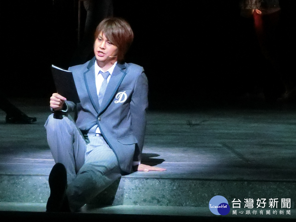 飾演夜神月的兩位主角,各自帶來風格迥異的演出方式,浦井健治嶄露紮實演技、忠實呈現原著。(記者賴淑禎攝)