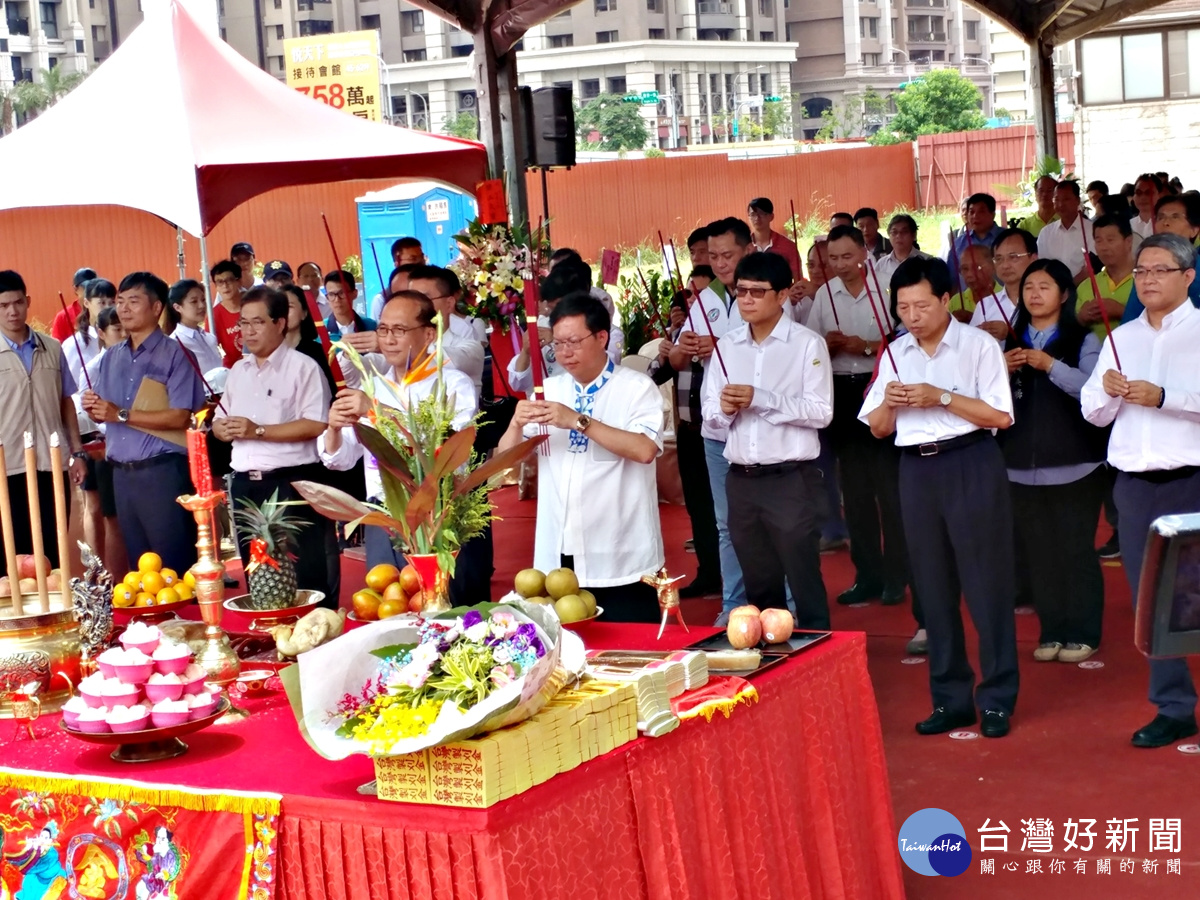 八德二號社會住宅開工 逐步實現居住正義願景(林全院及鄭文燦市長和立委趙正宇、鄭寶清馨香祝禱工程順利)