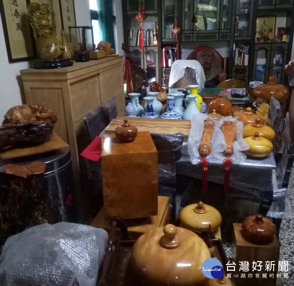 部份盜伐林木已成加工藝品出售牟利。(南投地檢署提供)