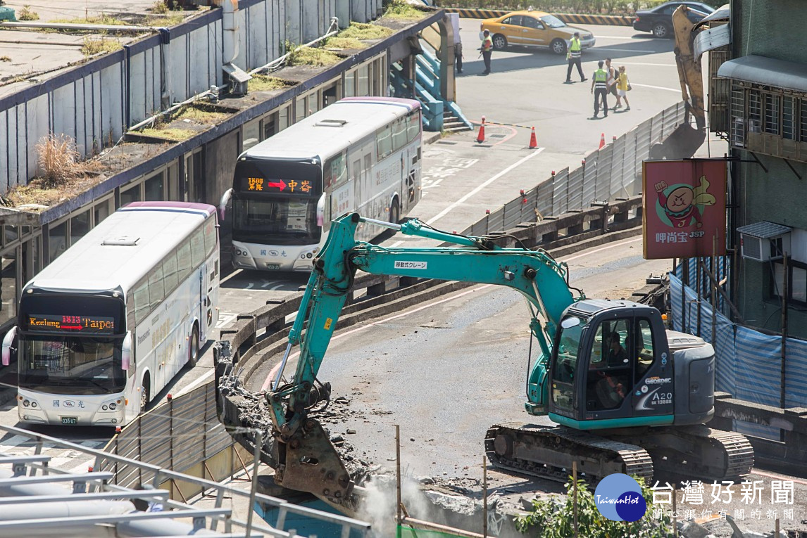 配合基隆火車站南站廣場工程　基市拆除孝四路中山橋引道橋梁