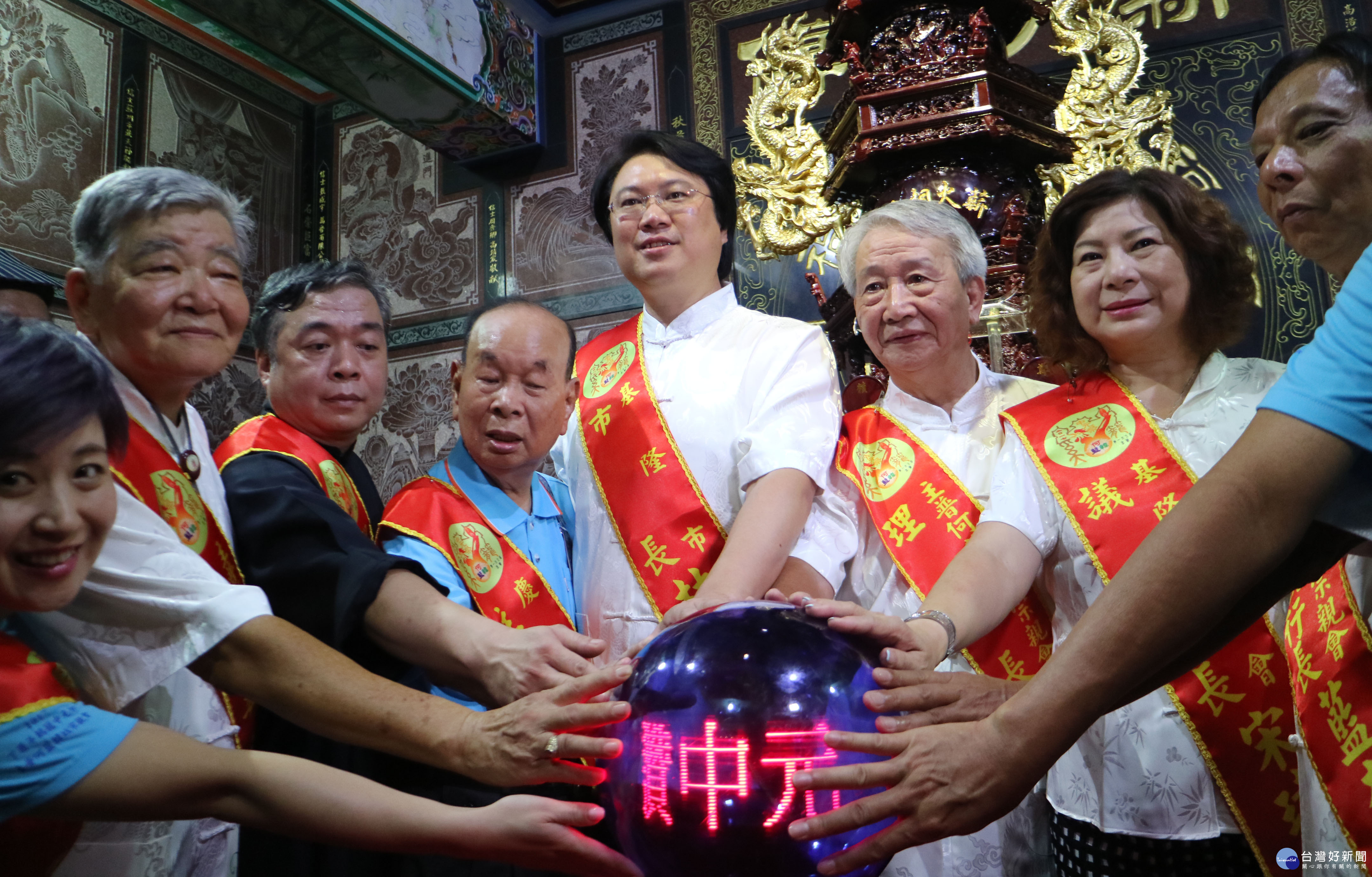 基隆老大公廟「起燈腳」　雞籠中元祭揭幕（圖／基隆市整府提供）