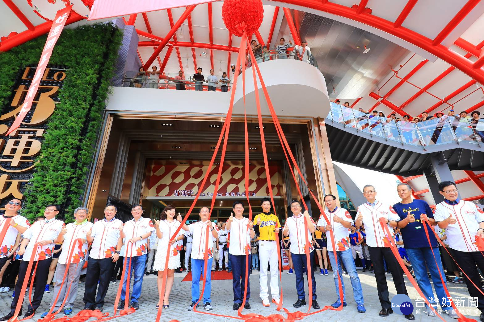 「迷你蛋」終於孵出來了　台中洲際棒球文創園區開幕　