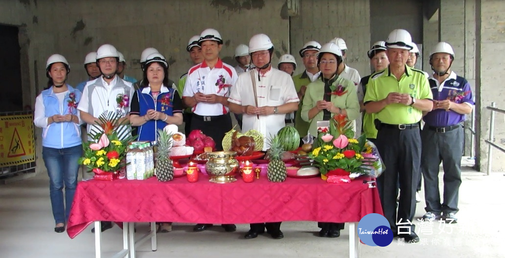 桃園市鄭文燦市長親臨主持，「桃園市立圖書館紅梅分館及紅梅里民眾集會所新建統包工程上樑典禮」。