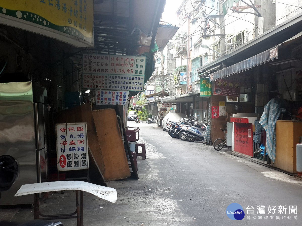 幸福里內的米粉嫂小吃店,里長吳朝琦特別推薦這間店的什錦麵。(圖/記者黃竹佑攝)
