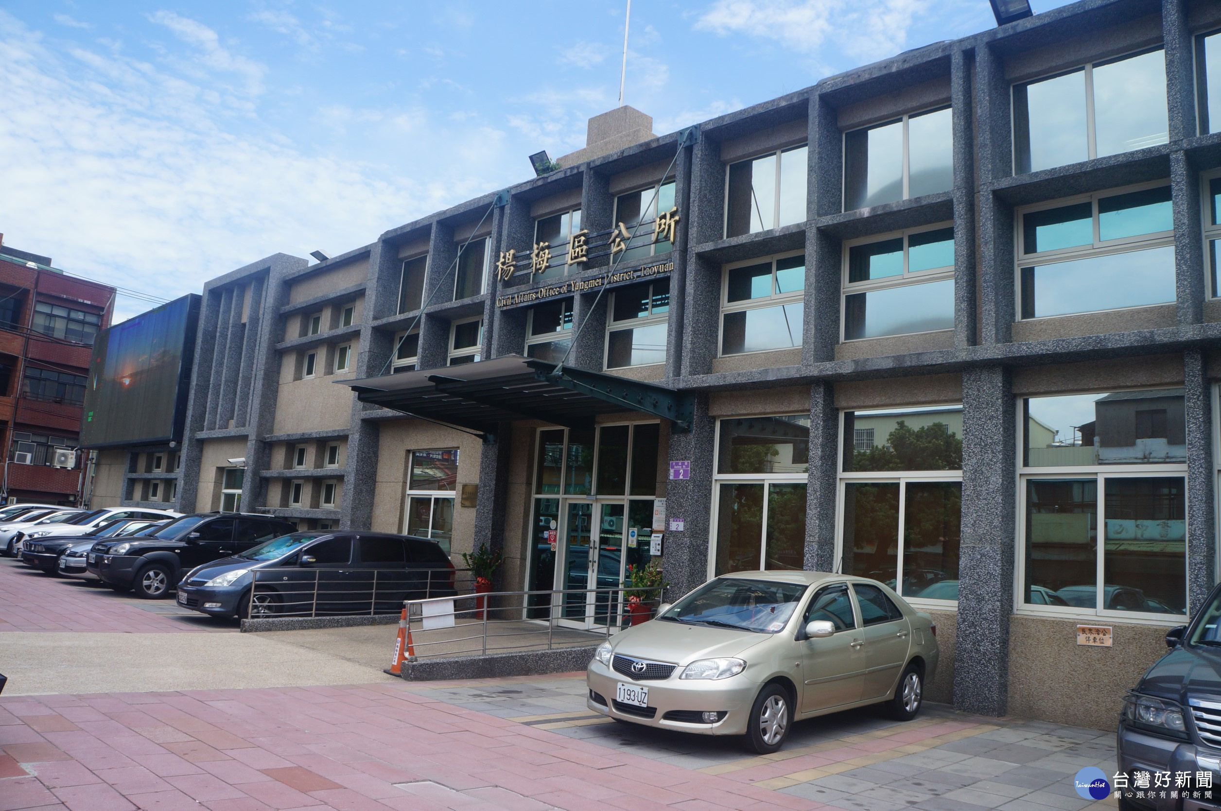 「楊梅行政園區」、「楊梅體育園區主要設施」新建工程案,已上網招標,預計今(106)年8月24日開標。