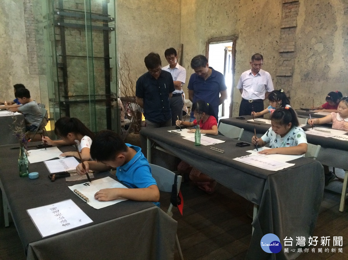 墨海藝遊知古今 暑期學生暢遊書法公共道場,學生體驗。