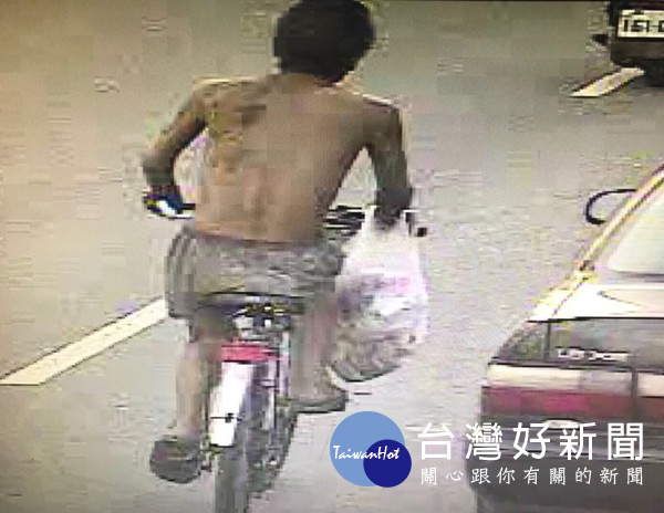 吳姓慣竊專偷沒鎖的腳踏車、機車,多次因竊盜罪被送辦,警方呼籲民眾停車要上鎖。(記者陳昭宗拍攝)