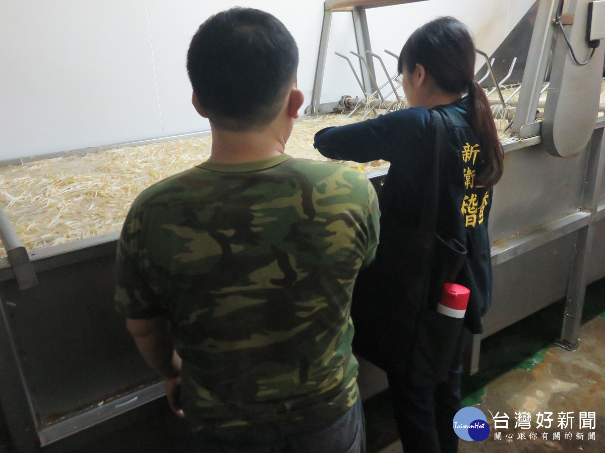 衛生局會同台北市調處與食品藥物管理署前往五股區與泰山區稽查無市招豆芽菜製造廠