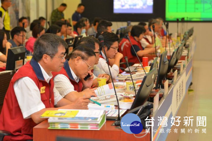 桃園市長鄭文燦主持尼莎颱風災害應變中心第二次工作會議,請各單位持續做好因應整備工作 。