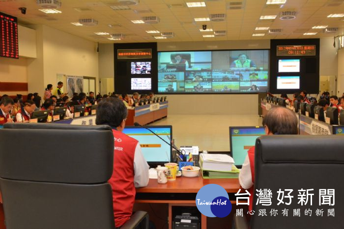 桃園市長鄭文燦主持尼莎颱風災害應變中心第二次工作會議,請各單位持續做好因應整備工作 。