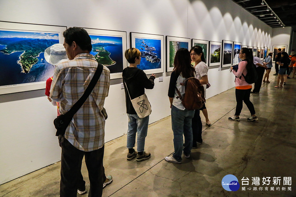 《飛閱台灣-齊柏林紀念攝影展》　駁二B6倉庫免費入場