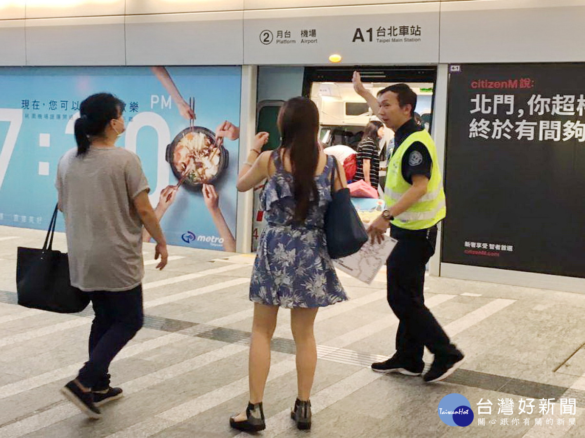 引導Star搭車的保全大哥，他的熱忱服務和親切的笑容讓寄養媽媽難忘。