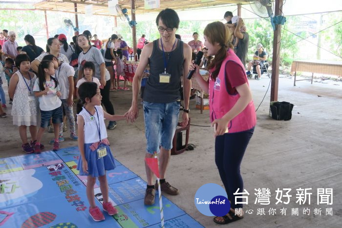 桃園市政府社會局舉辦「編織幸福守護網 寶貝安全家長放心」活動。