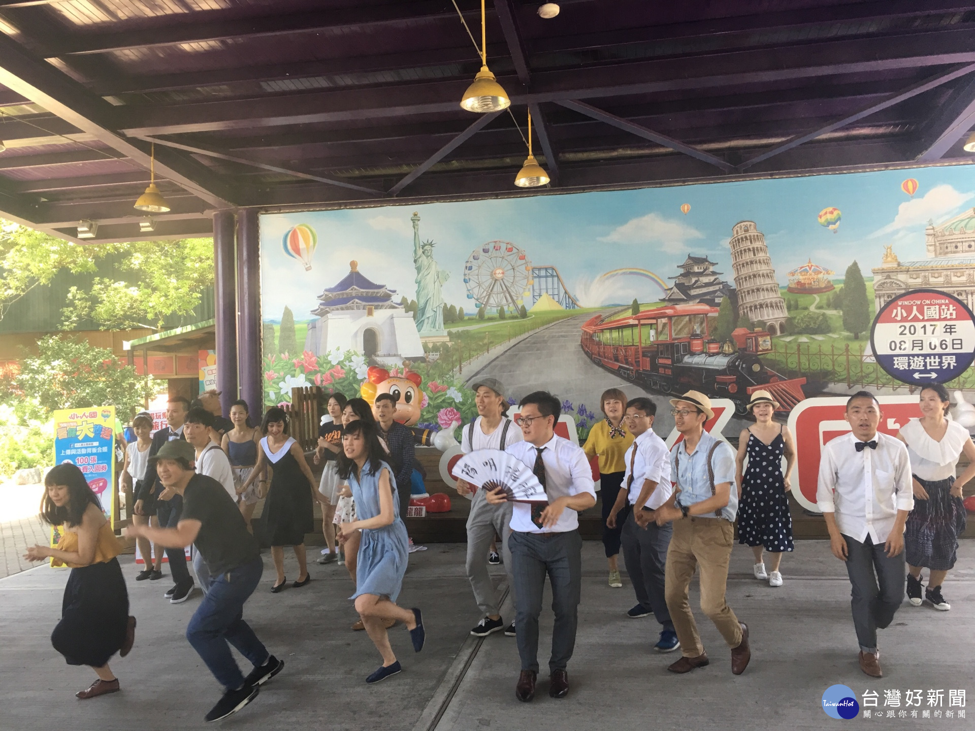桃園市政府，邀請親善快閃團體YM Swing搭乘台灣好行在沿線各景點，大秀他們的搖擺舞技，宣傳世大運。