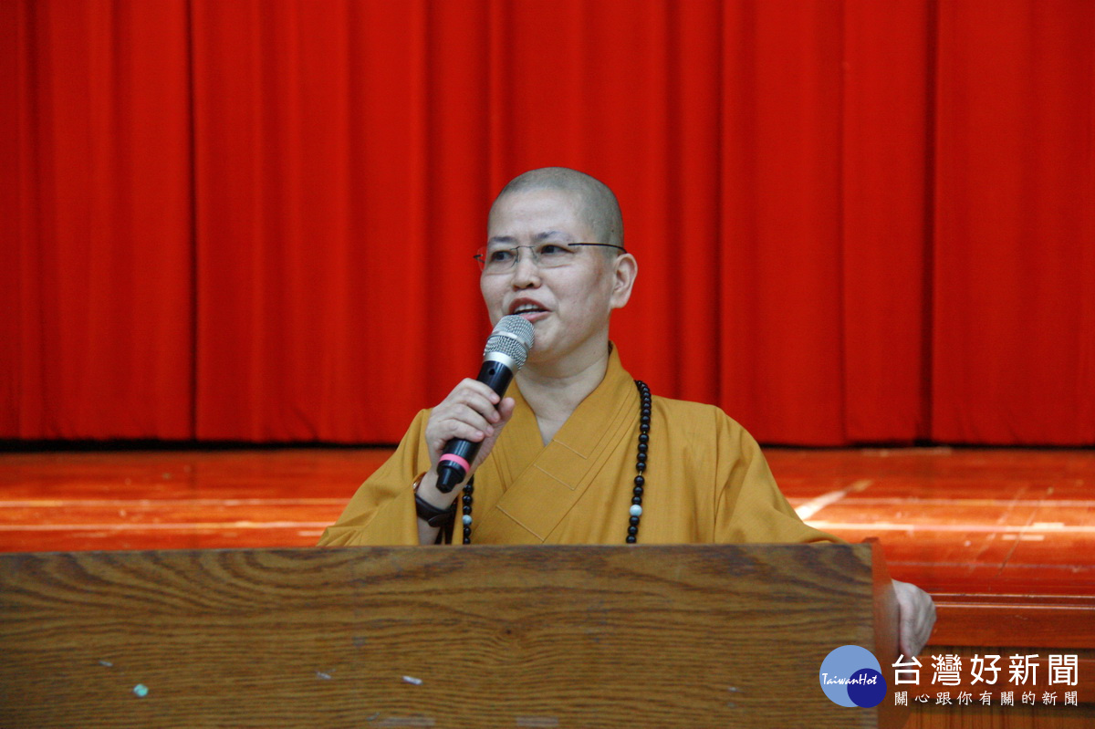 南投佛教會理事長釋體証說出家人也是人民也受法律規範為何還要設宗教法。（記者扶小萍攝）