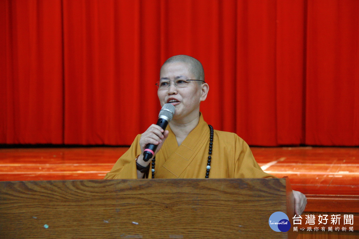 南投佛教會理事長釋體証說出家人也是人民也受法律規範為何還要設宗教法。(記者扶小萍攝)