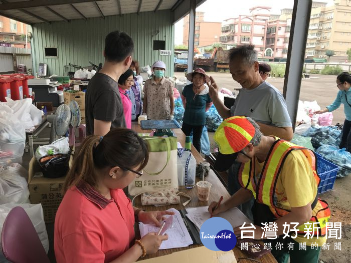沈志修局長表示,特別向環保署爭取加碼補助儲值金,共準備了450萬的預算來讓民眾兌換。
