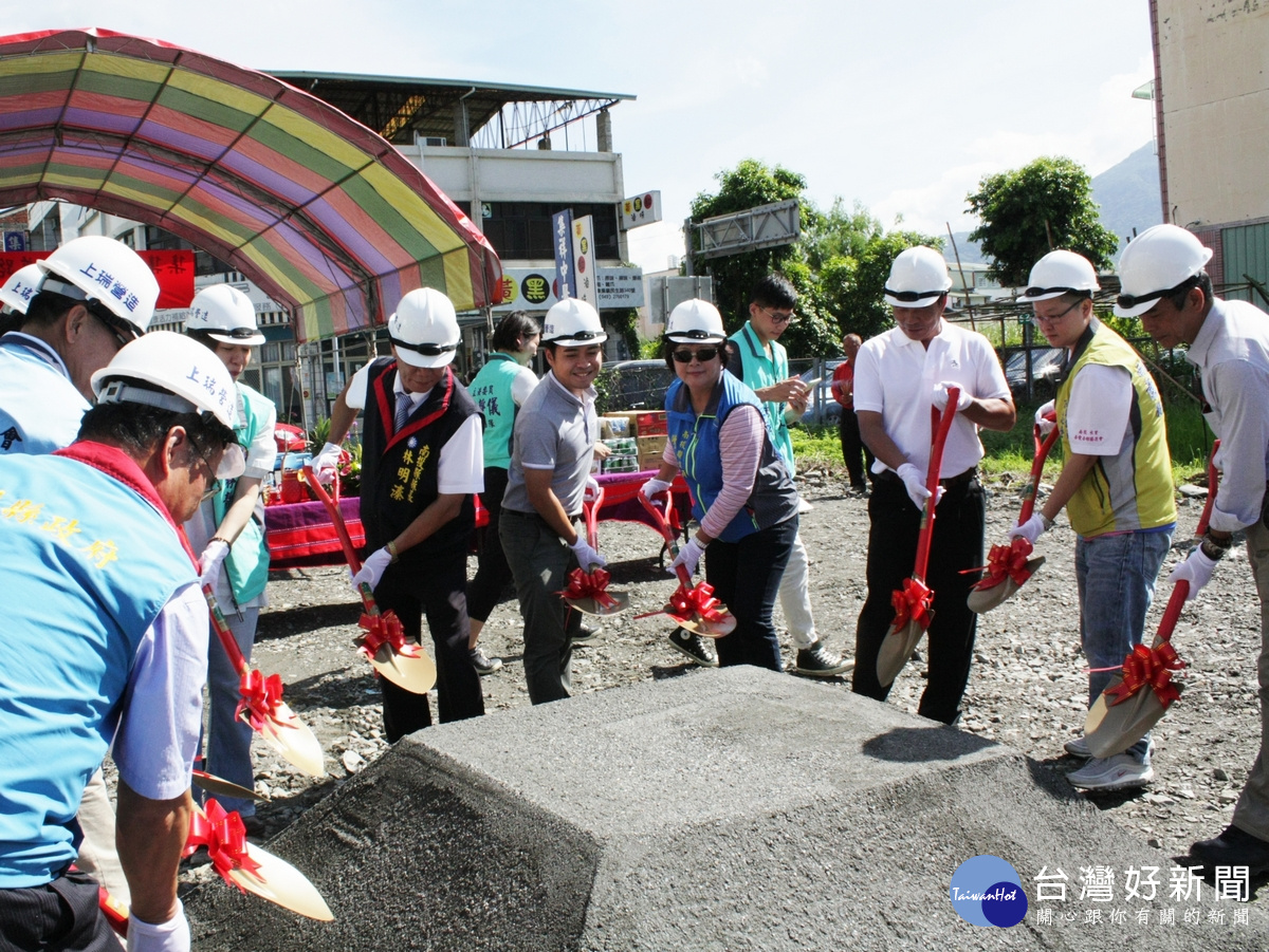 集集鎮中集路延長工程開工動土儀式。〈記者吳素珍攝〉