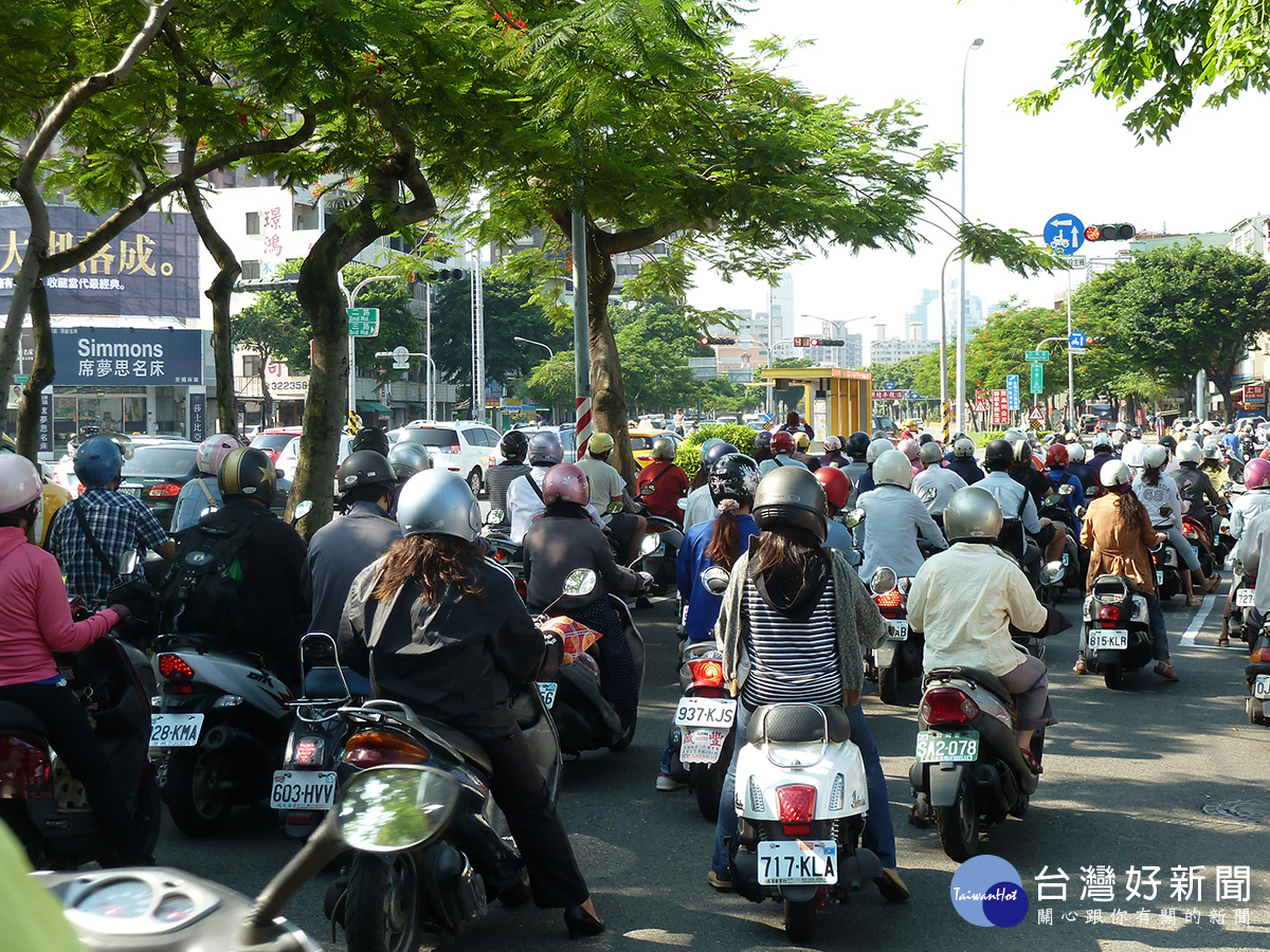 高市6條道路快、慢車道轉向衝突　預計9月完成改善工程