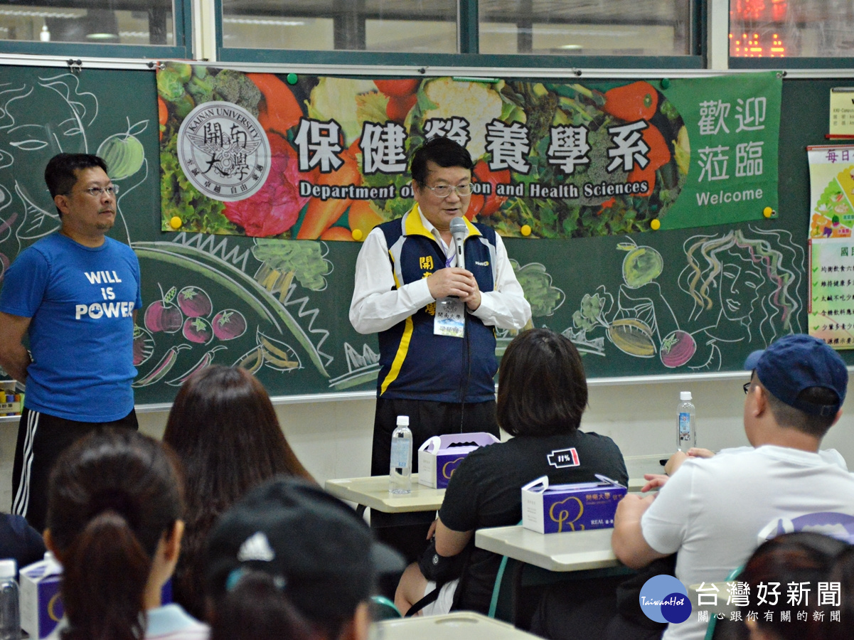 梁榮輝校長告訴家長們,開南大學非常照顧學生,除了提供學生各種實習和參訪企業的課程