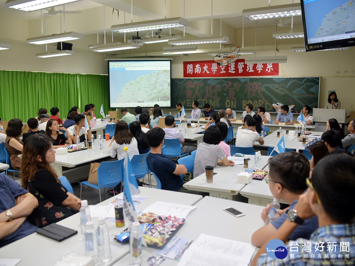 開南大學新生園座談會 家長陪準新鮮人逛校園