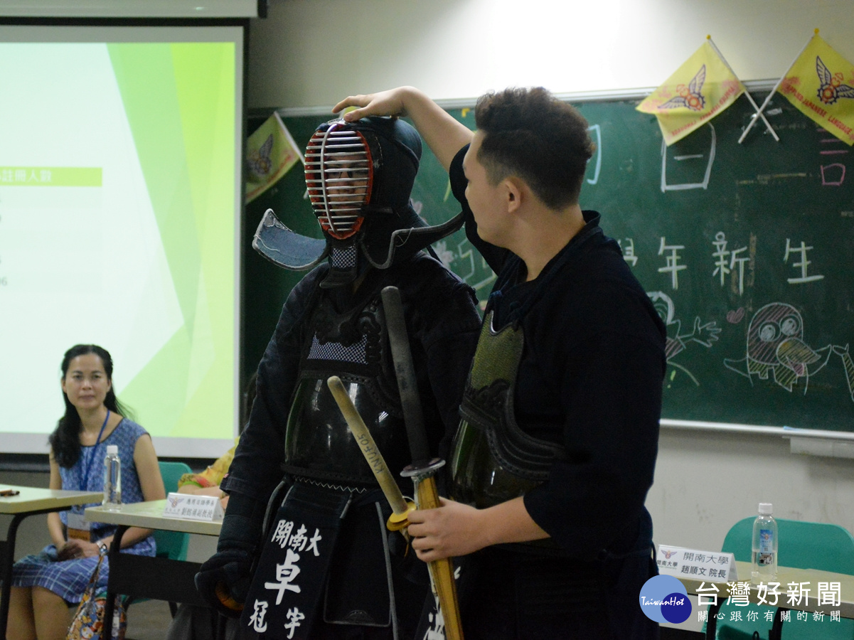 學生還在現場秀出社團活動中日本劍道的表演,讓家長驚艷