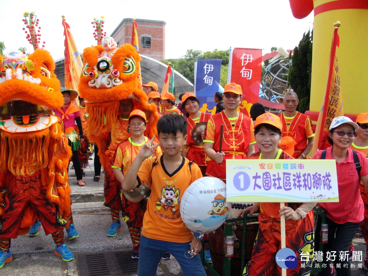 活動中，特別邀請大園區民眾一起踩街，展現熱情與活力