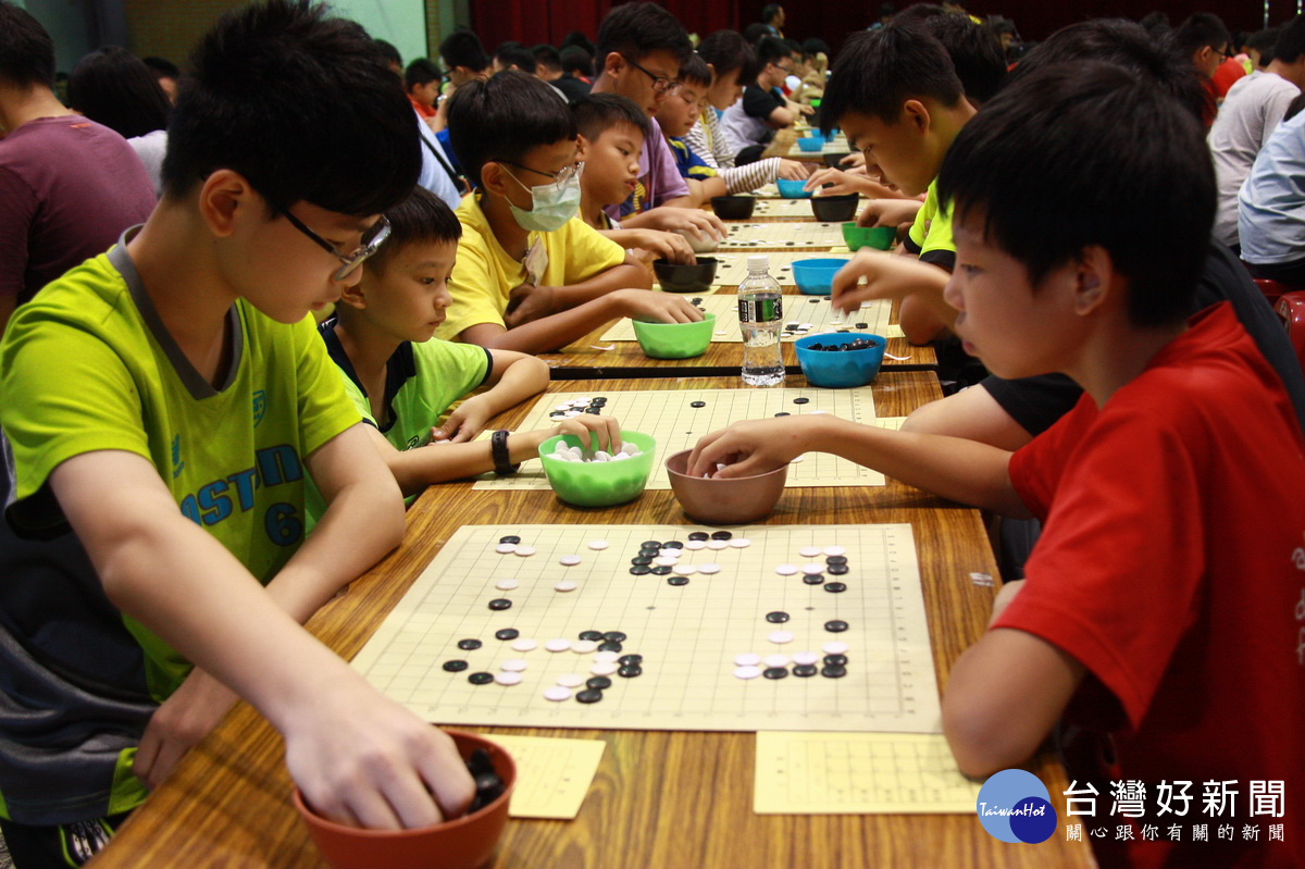 很多棋手是培養臨場穩定獲取實戰經驗。(記者扶小萍攝)