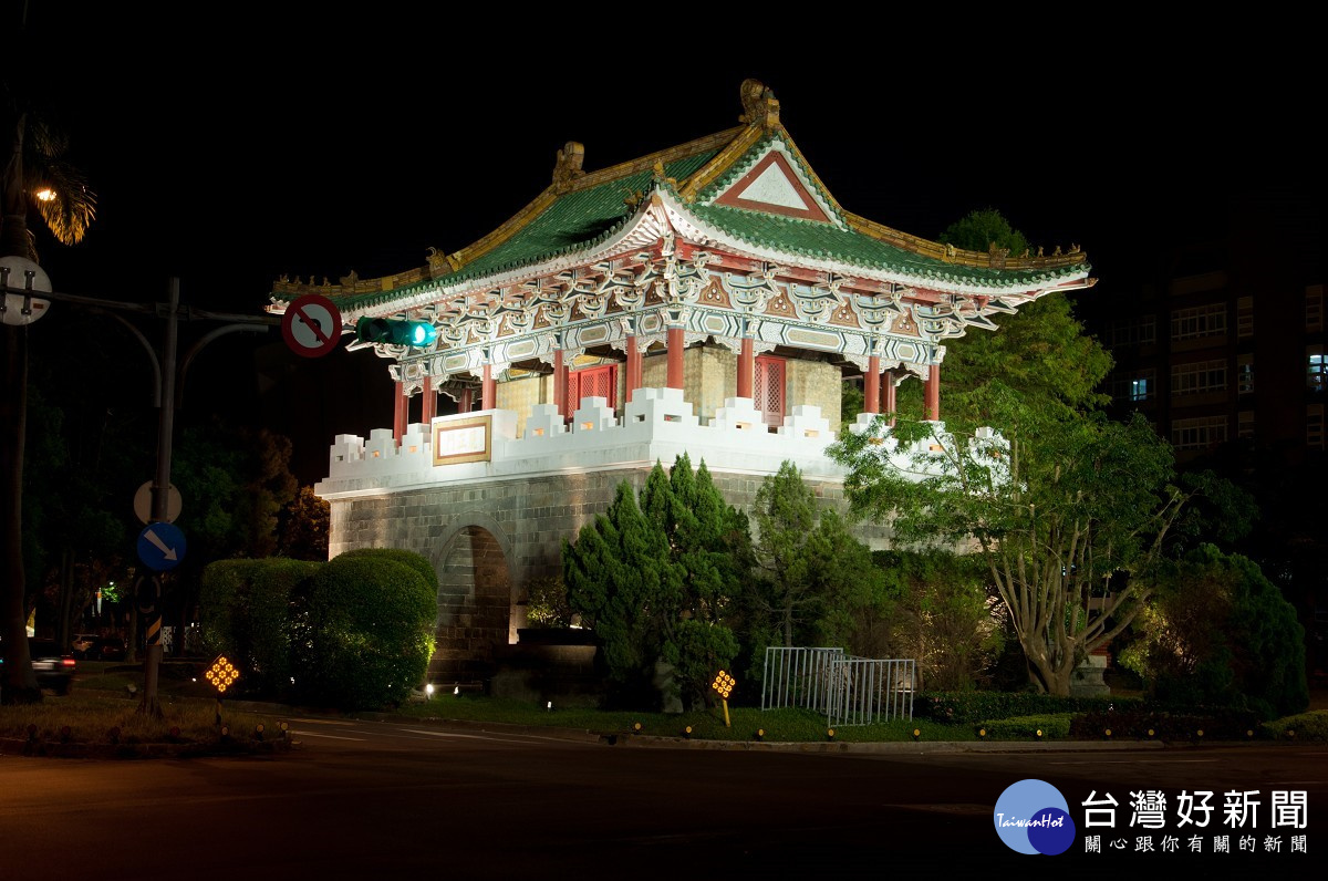 南門(麗正門)夜景