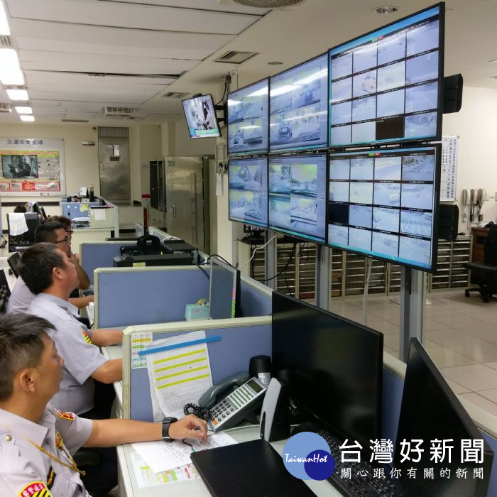 桃園市政府警察局執行團體賽前導車任務及場館周邊交通疏導工作,特成立交通監控中心。