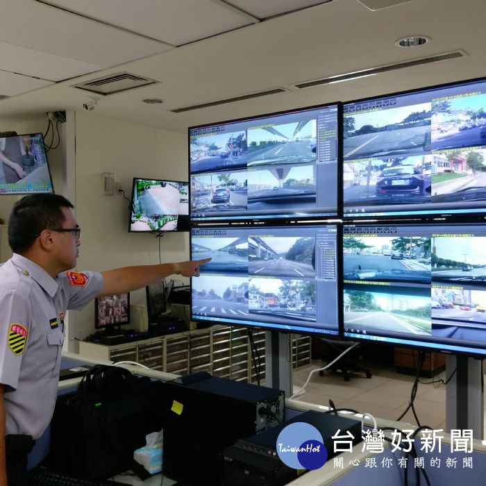 桃園市政府警察局執行團體賽前導車任務及場館周邊交通疏導工作,特成立交通監控中心。