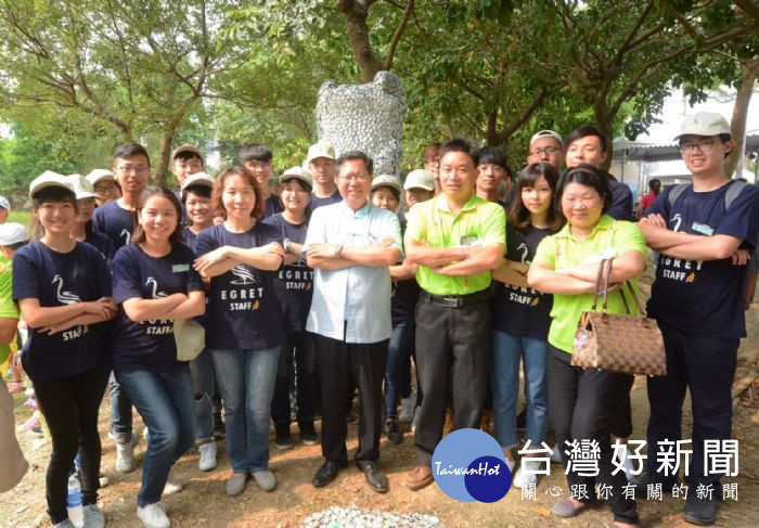 桃園市長鄭文燦前往八德區霄裡國小,出席「2017桃園地景藝術節」藝遊八德記者會。
