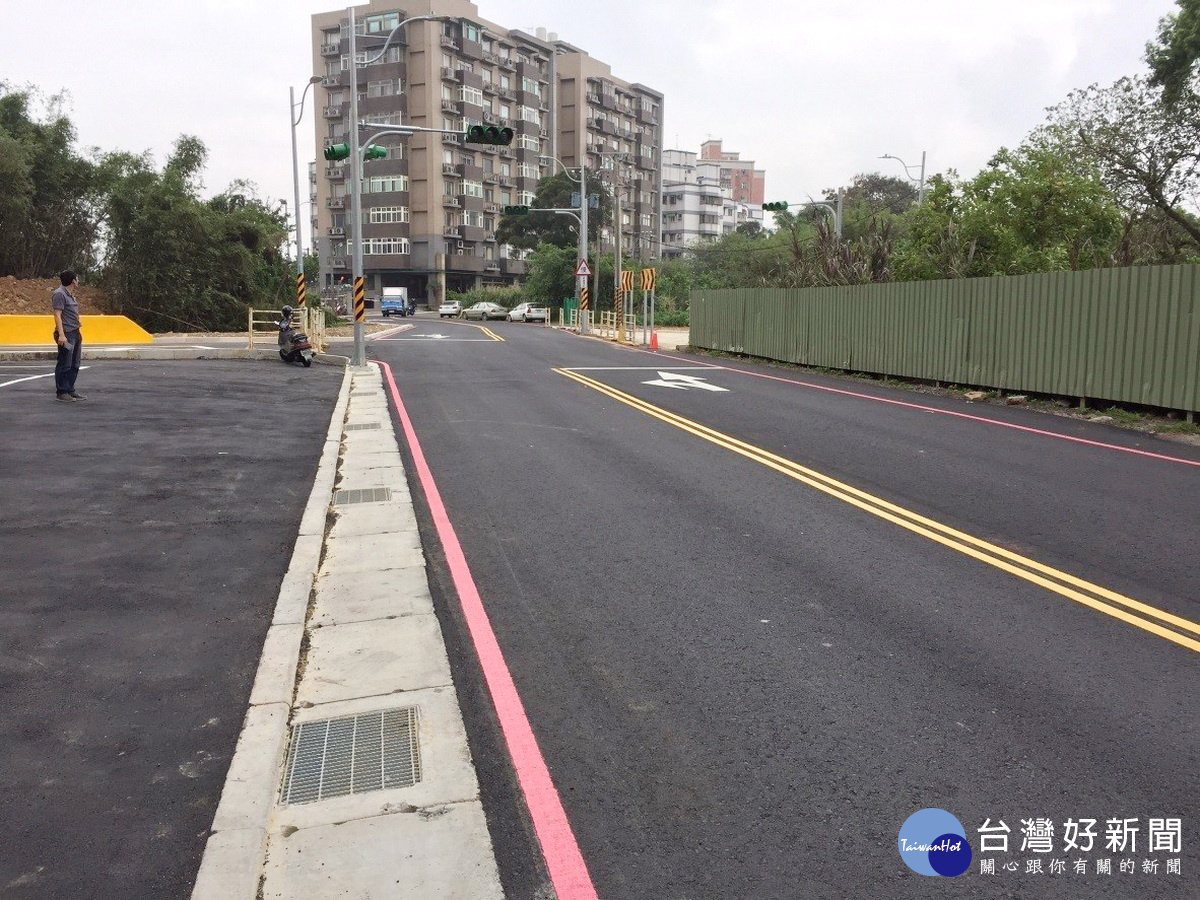 「八德區茄苳路旁計畫道路改善工程」榮獲「桃園市第一屆公共工程金品獎」土木類佳作。