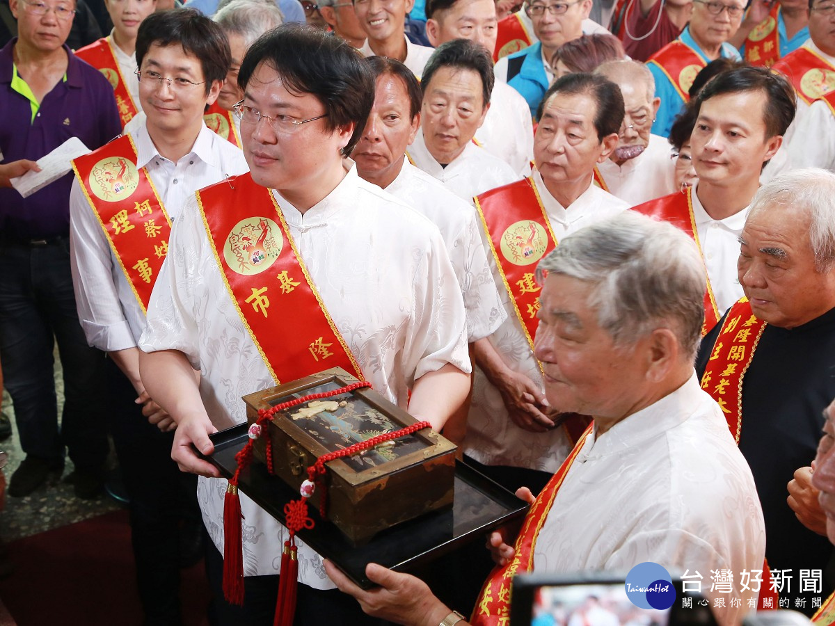 基隆老大公廟舉行開龕門儀式　象徵中元祭正式揭開序幕