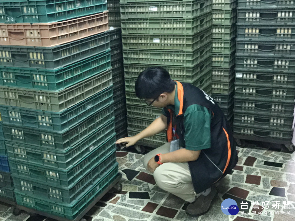 桃市衛生局人員稽查芬普尼超標蛋品,計有54籃648公斤雞蛋下架。