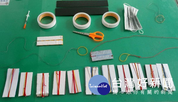 毒男背包除海洛因注射針筒,另搜出用來釣黏香油錢的「釣魚犯案工具」,警方呼籲被害人出面指證。(記者陳昭宗拍攝)