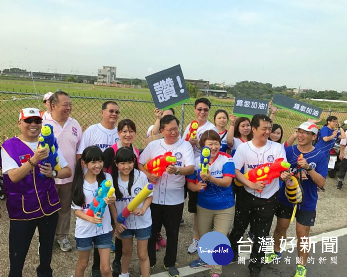 市長鄭文燦說,用親子共跑的方式,鼓勵孩子從小關照別人,讓需要照顧的人可以被照顧。