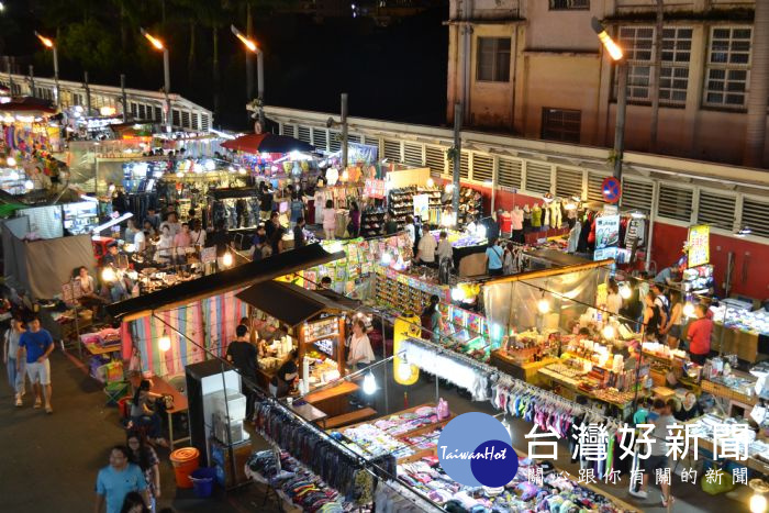 中壢觀光夜市舉辦「全民仲夏夜音樂會」主題活動,天天好康大Fun送。