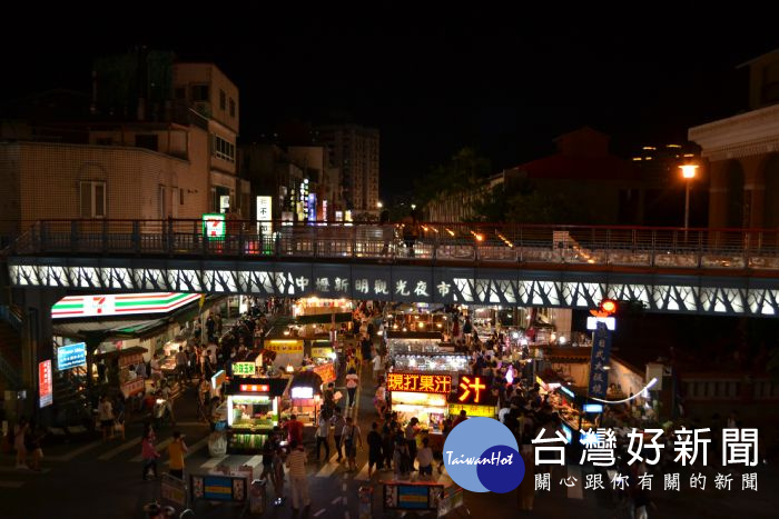 中壢觀光夜市舉辦「全民仲夏夜音樂會」主題活動,天天好康大Fun送。