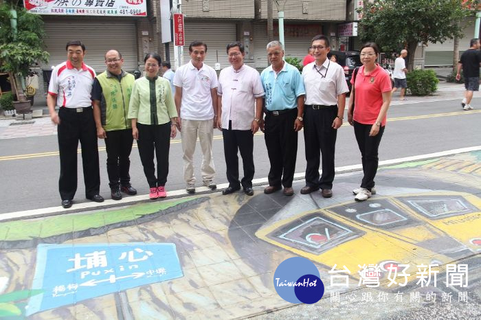 桃園市長鄭文燦前往楊梅區四維商圈，出席「2017楊梅悠遊‧彩街童趣」主題活動。