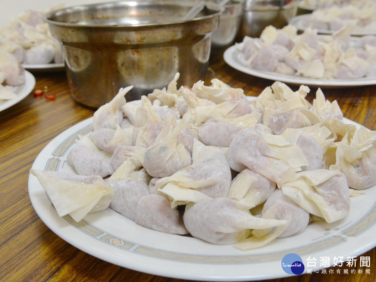 「青銀食堂~水餃運動會」中的水餃,看了讓人垂涎欲滴。