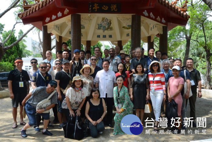 桃園市長鄭文燦陪同亞太國際製片人協會參訪馬祖新村。