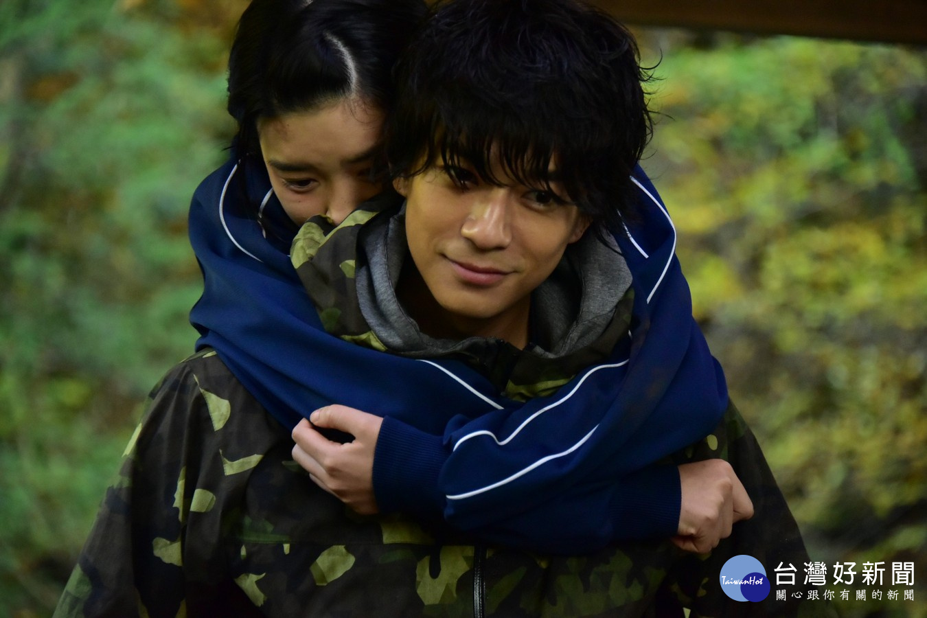 《白晝的流星》三浦翔平揹起永野芽郁,影迷少女心噴發(圖/甲上娛樂)