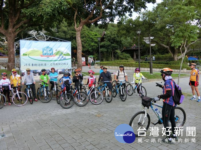單車學校秋季班領騎訓練    引領民眾觀賞農村風光